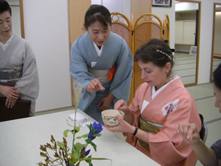 エカテリーナ・エルスウォース夫人の日本文化体験、
着物、お茶、生け花・・・